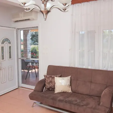 Marialena House بيت للعطل